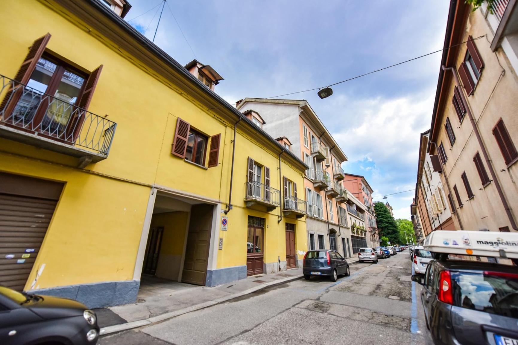 Modern Apartment Piazza Statuto Porta Susa Fs Turin Exteriör bild